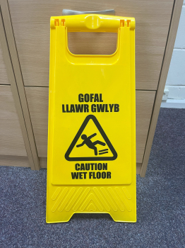 Bilingual Wet Floor InchAInch Sign Welsh/English